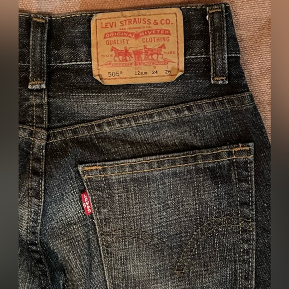 EUC Levi 505 Red Tag Girl’s 12 Slim, 24x26 - Picture 3 of 11